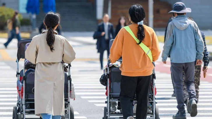 El auge de las clínicas de fertilidad en el país con la tasa de natalidad más baja del mundo