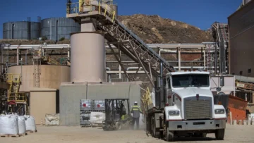 El plan del gobierno de Trump para explotar minerales de tierras raras en EE.UU. y contrarrestar el monopolio de China