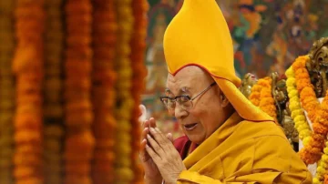 Por qué el anuncio del Dalai Lama de que tendrá un sucesor en el budismo tibetano es un desafío a China