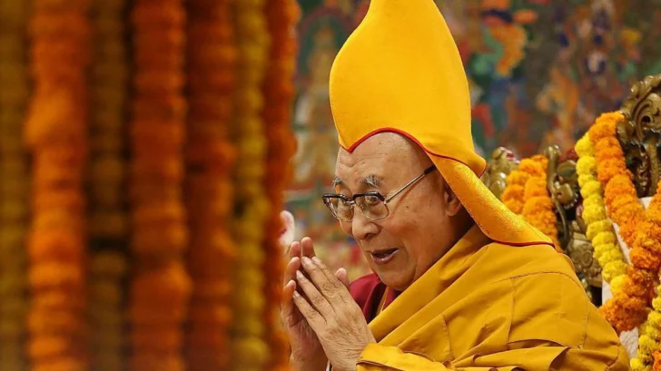 Por qué el anuncio del Dalai Lama de que tendrá un sucesor en el budismo tibetano es un desafío a China