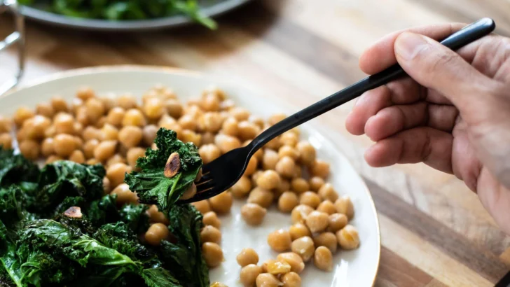 Qué vitaminas son fundamentales para la salud y qué alimento aporta la mayor variedad