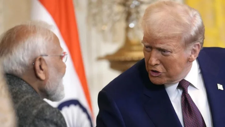 Trump anuncia aranceles del 25 a India y un impuesto adicional por la compra de petróleo ruso