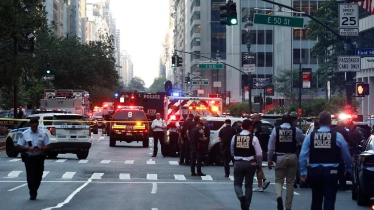 Tiroteo en Nueva York deja varios muertos, entre ellos un policía y el atacante