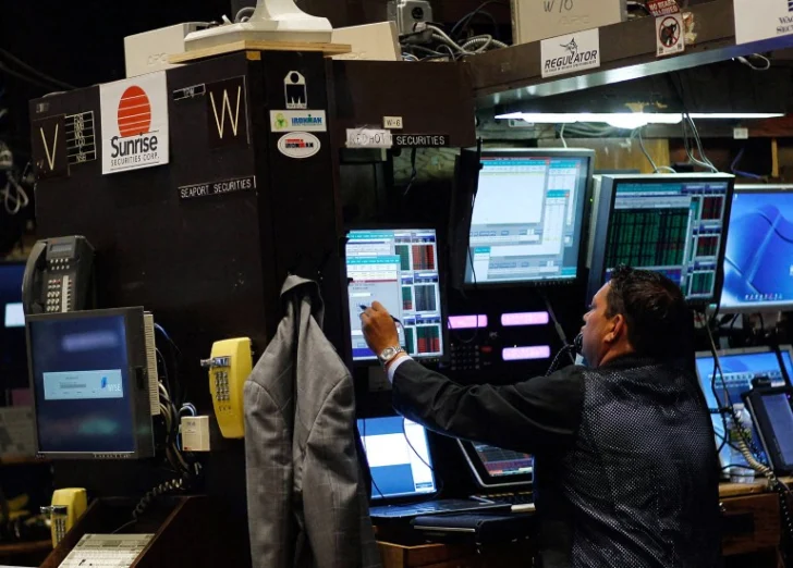 Wall Street cierra mixto, sin rumbo claro, pero con récords