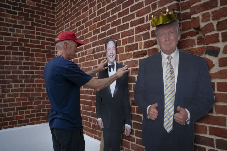 Trump no descarta deportar a Elon Musk