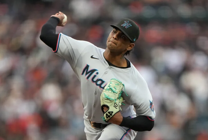 Dominicano Edward Cabrera destaca en el montículo