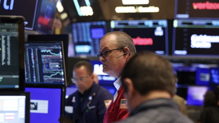 Wall Street termina al alza, con nuevos récords para el Nasdaq y el S&P 500 Wall Street termina al alza, con nuevos récords para el Nasdaq y el S&P 500