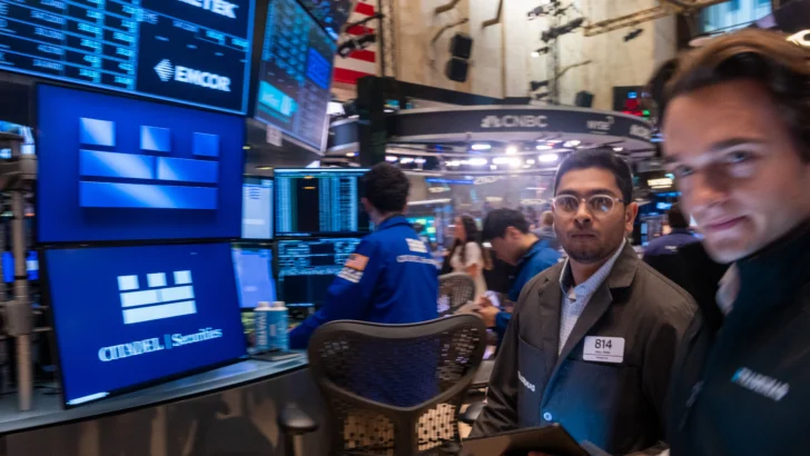 Wall Street cierra a la baja tras nuevos anuncios arancelarios de EEUU Wall Street cierra a la baja tras nuevos anuncios arancelarios de EEUU