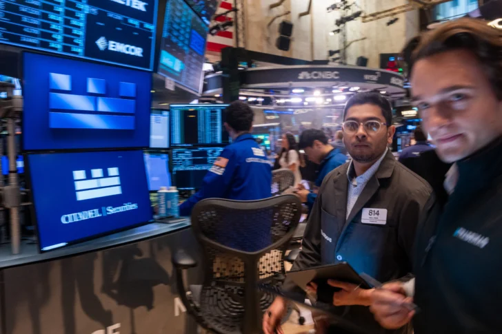 Wall Street cierra a la baja tras nuevos anuncios arancelarios de EEUU