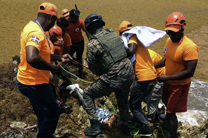 Confirman cuatro muertos y una veintena de desaparecidos en naufragio de yola