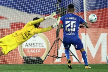 Destacan paliza de la U de Chile a paraguayos y duelo brasileño
