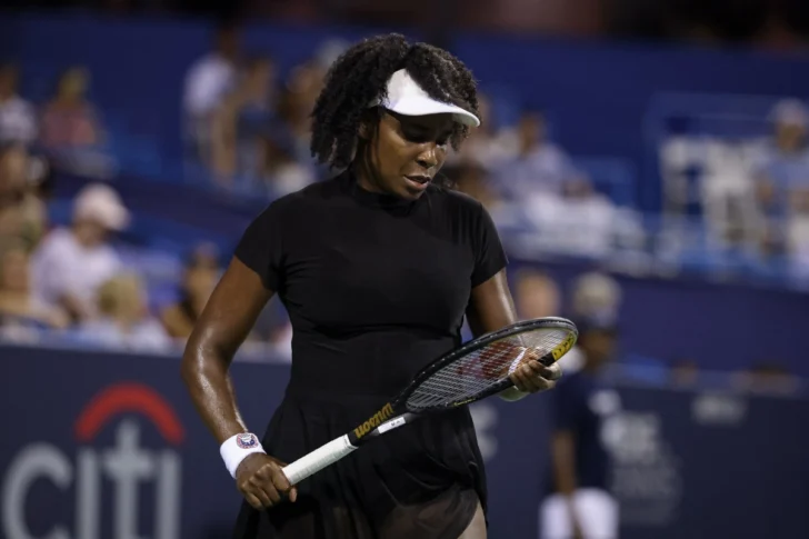Venus Williams cae en su vuelta a la competición