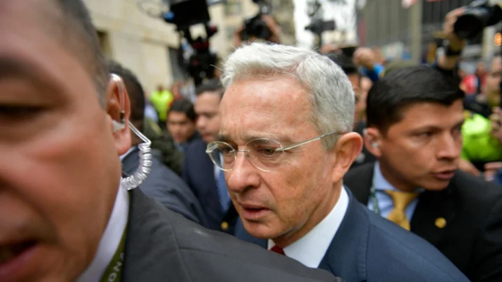 Uribe, de verdugo y héroe por ataque a las guerrillas a primer expresidente de Colombia condenado