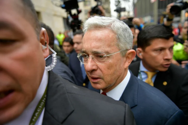 Uribe, de verdugo y héroe por ataque a las guerrillas a primer expresidente de Colombia condenado