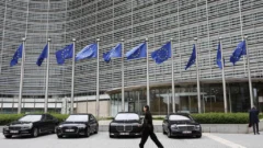 ¿Debe la Unión Europea arriesgarse a invertir los intereses congelados de Rusia para apoyar a Ucrania?