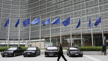 ¿Debe la Unión Europea arriesgarse a invertir los intereses congelados de Rusia para apoyar a Ucrania?