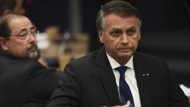 El Supremo de Brasil impone a Bolsonaro la tobillera electrónica y le prohíbe usar redes sociales