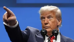 El Senado aprueba la ley presupuestaria de Trump por estrecho margen