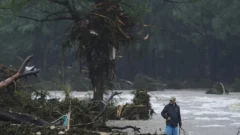 Las inundaciones en Texas dejan al menos 27 muertos, 9 de ellos niños