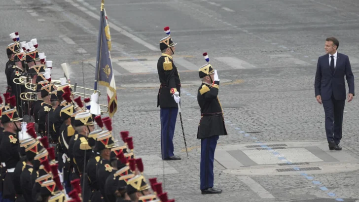 Francia anuncia un aumento del gasto militar para los próximos dos años