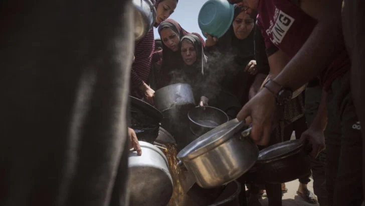 ’Vemos personas desmayarse en la calle': alertan sobre una 'hambruna masiva' en Gaza