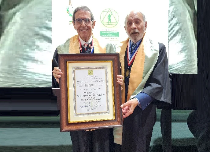Academia de Ciencias inviste al ingeniero César Arturo Abréu Fernández