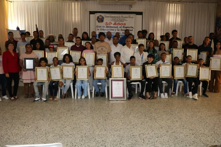 Unión Deportiva de la provincia Duarte celebra gala de atletas más destacados en 2024