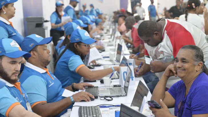 Banreservas lleva Bancarizar es Patria a Los Mina