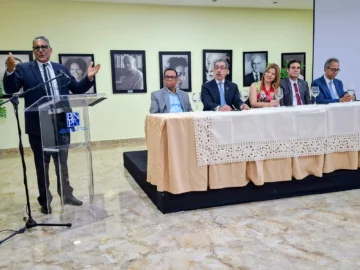  El Dr. Bartolo García Molina, en la presentación del libro de tesis doctoral de la Dra. Ibeth Guzmán, 