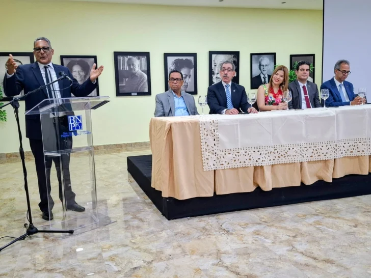 El Dr. Bartolo García Molina, en la presentación del libro de tesis doctoral de la Dra. Ibeth Guzmán, 