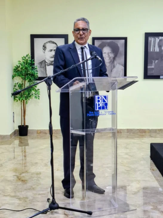  El Dr. Bartolo García Molina, en la presentación del libro de tesis doctoral de la Dra. Ibeth Guzmán, 
