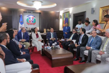 Congreso solicita al presidente Abinader extender legislatura para concluir estudio del Código Penal