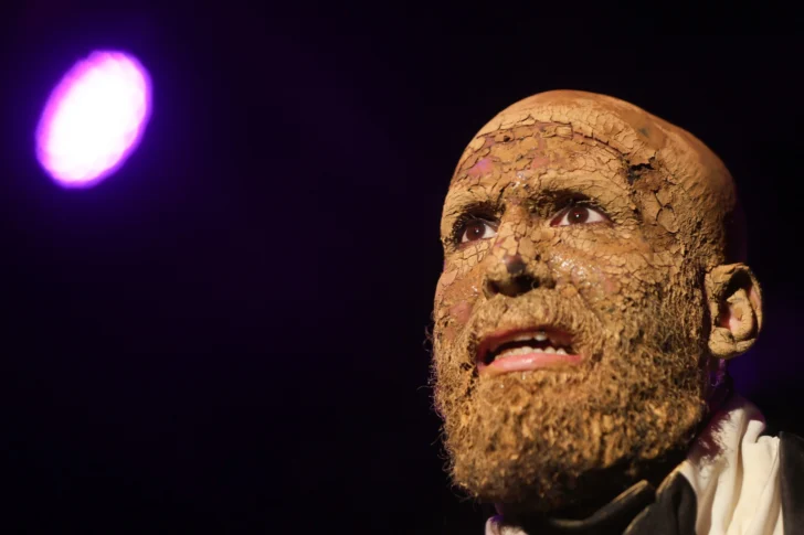 Haffe Serulle vuelve a escena con “Cuerpos de barro”, un estremecedor viaje emocional Haffe Serulle vuelve a escena con “Cuerpos de barro”, un estremecedor viaje emocional
