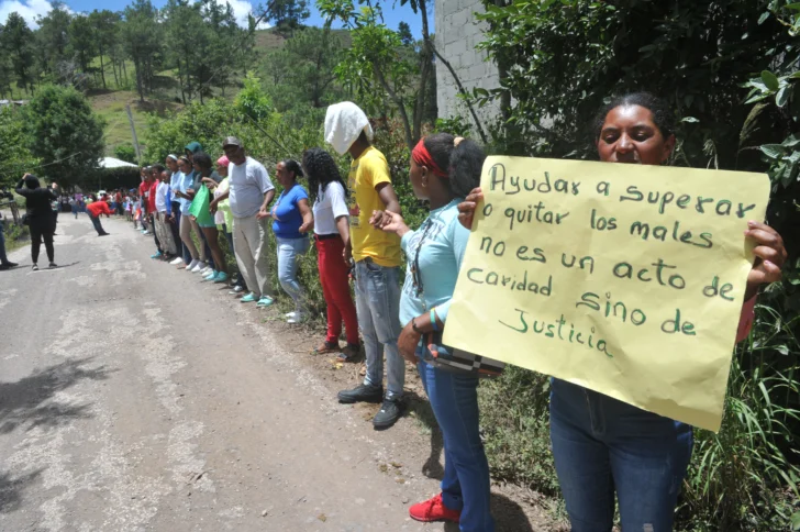 Abinader no miró los niños sin escuela ni la carretera rota de la zona montañosa de Padre Las Casas, dicen los comunitarios