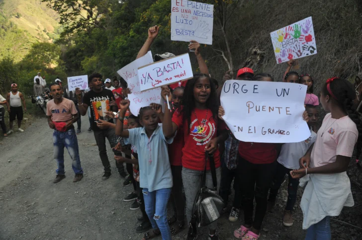Abinader no miró los niños sin escuela ni la carretera rota de la zona montañosa de Padre Las Casas, dicen los comunitarios