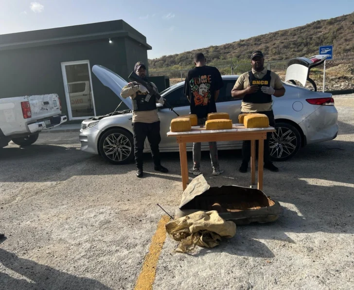 Decomisan 140 paquetes de marihuana en Santo Domingo y Barahona