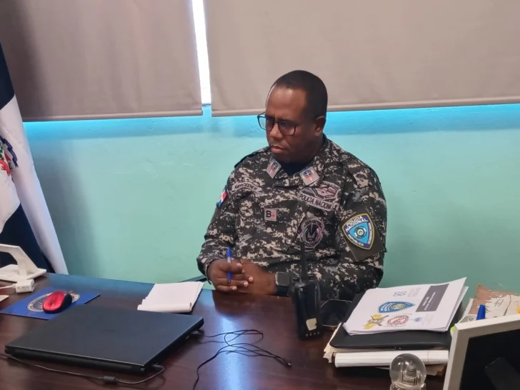 Director Sur Central Policía Nacional se reúne con medios de Baní tras críticas a su gestión