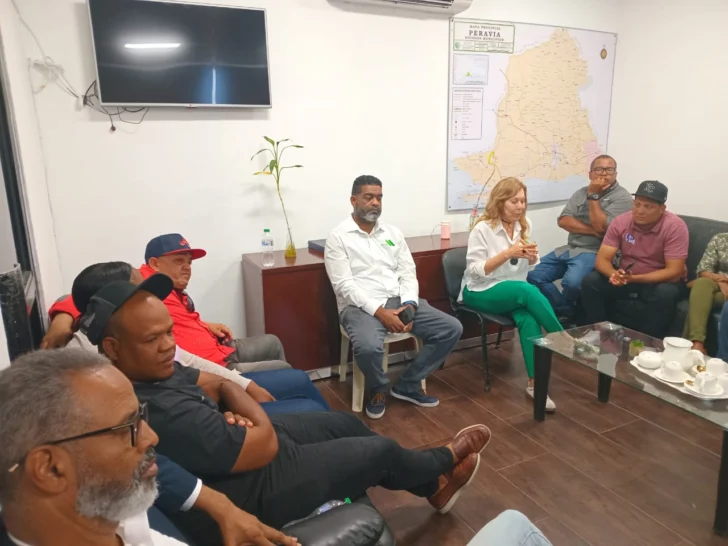 Director Sur Central Policía Nacional se reúne con medios de Baní tras críticas a su gestión