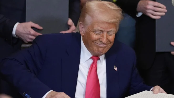 Corte Suprema de EEUU permite a Trump reanudar el desmantelamiento del Departamento de Educación