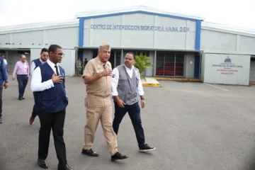 Defensor del Pueblo inspecciona centro de detención migratoria de Haina