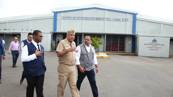 Defensor del Pueblo inspecciona centro de detención migratoria de Haina