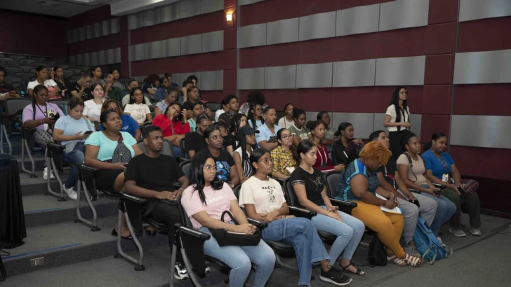 Banreservas lleva jornada de bancarización a estudiantes del ITSC