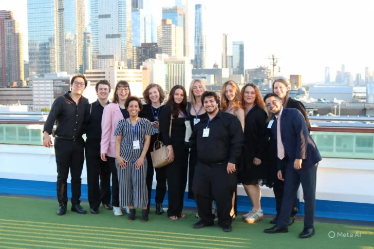 Poeta y compositor dominicanos presentan en un crucero una escena de ópera sobre la amenaza nuclear Poeta y compositor dominicanos presentan en un crucero una escena de ópera sobre la amenaza nuclear