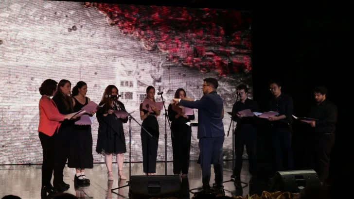 Poeta y compositor dominicanos presentan en un crucero una escena de ópera sobre la amenaza nuclear
