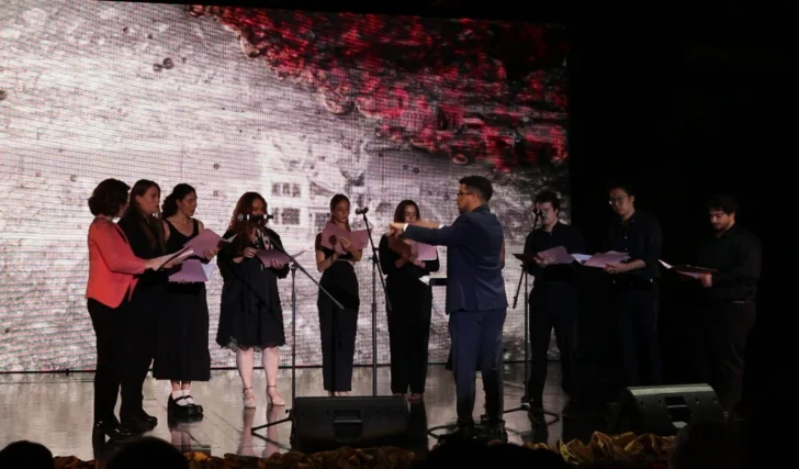 Poeta y compositor dominicanos presentan en un crucero una escena de ópera sobre la amenaza nuclear