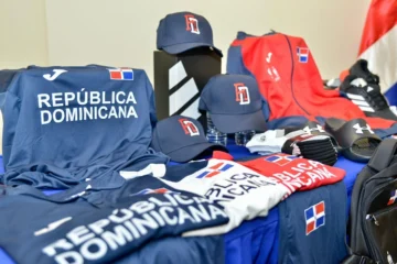 Entregan indumentaria que utilizará en Paraguay la selección nacional