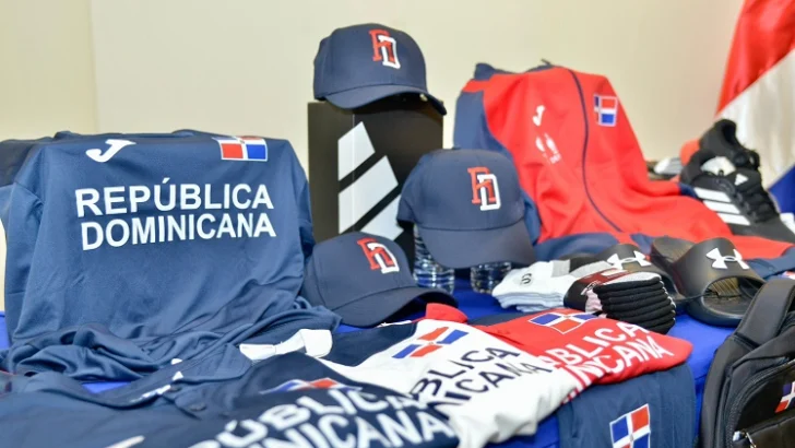 Entregan indumentaria que utilizará en Paraguay la selección nacional Entregan indumentaria que utilizará en Paraguay la selección nacional