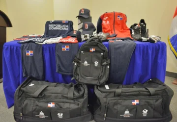 Entregan indumentaria que utilizará en Paraguay la selección nacional