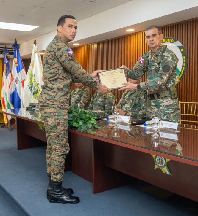 Ejército gradúa a 433 miembros en distintas disciplinas de las Escuelas de Infantería