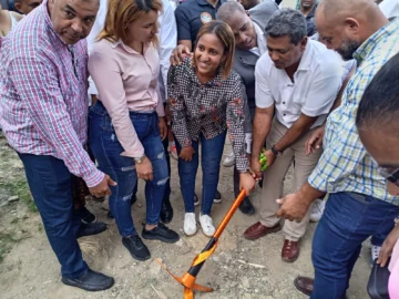 Alcalde Júnior Santos empieza construcción de obras por RD$15 millones Alcalde Júnior Santos empieza construcción de obras por RD$15 millones